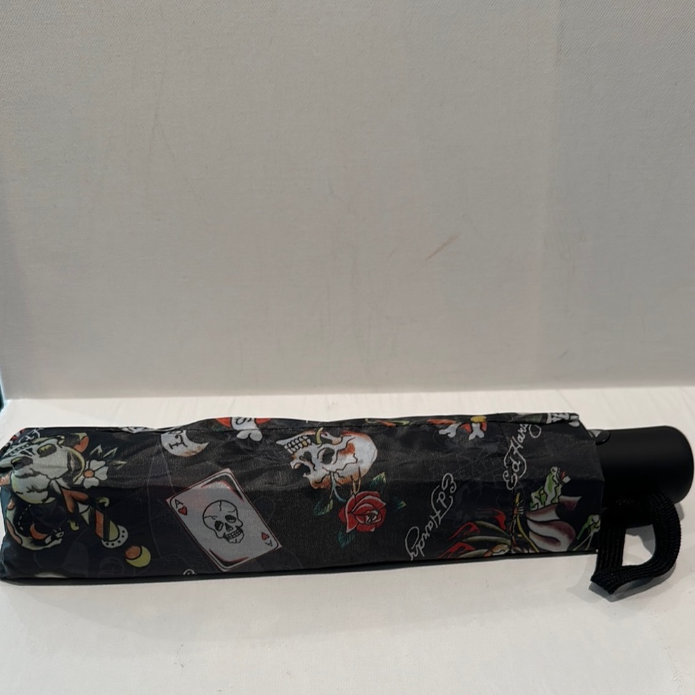 NWT Ed Hardy Love Kills Slowly Auto Open/Auto Close/Rubber Handle Umbrella.